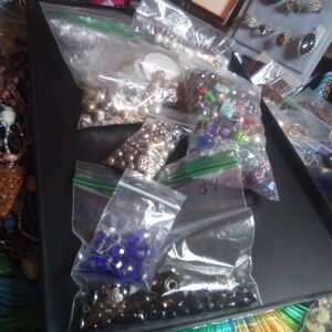 Mixed loose bead lot